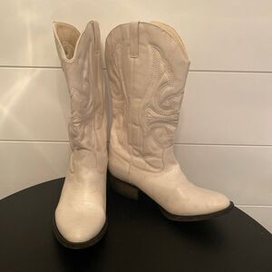 Coconuts by Matisse Dusty Womens Western Boots Size 10 Ivory Pull On Boots